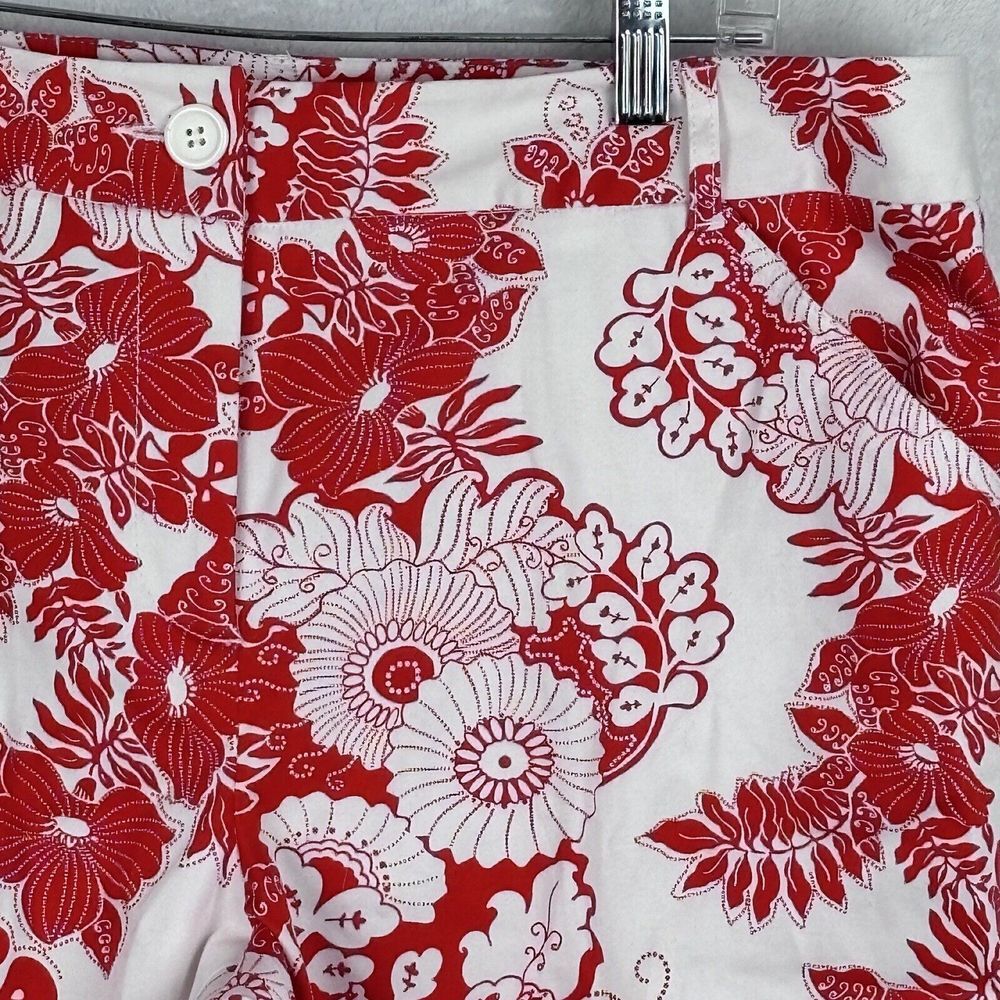 NWT MADISON STUDIO Women's‎ Shorts Red & White Floral Size 14 - Picture 2 of 14